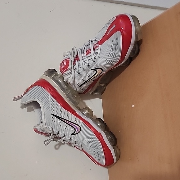NIKE AIR VAPORMAX 360 SIZE 10 VAST GREY/WHITE-PARTICLE GREY AND RED. - Picture 4 of 17
